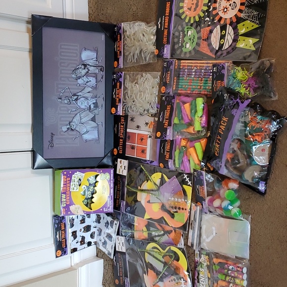 HALLOWEEN PARTY Supplies Decorations Prizes Crafts Masks Spiders Sign Treat Bags - Picture 1 of 6